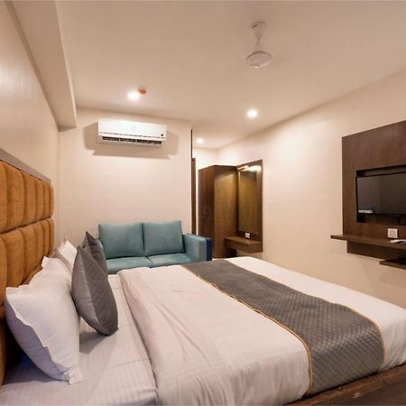 Hotel Royal 24 Amhedabad Dış mekan fotoğraf