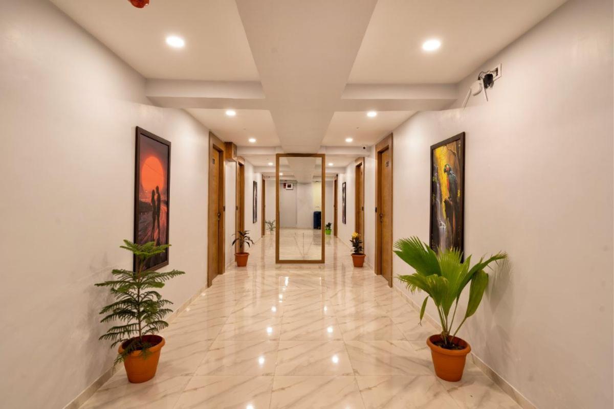 Hotel Royal 24 Amhedabad Dış mekan fotoğraf