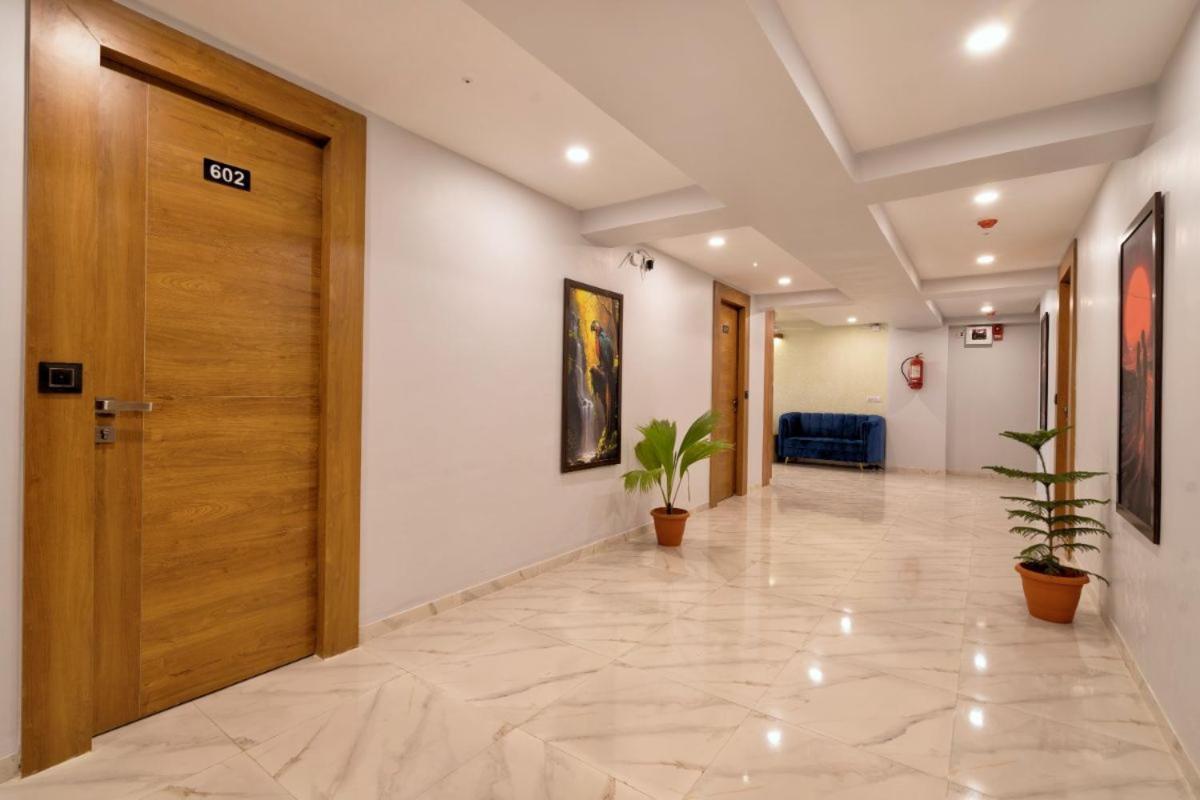Hotel Royal 24 Amhedabad Dış mekan fotoğraf