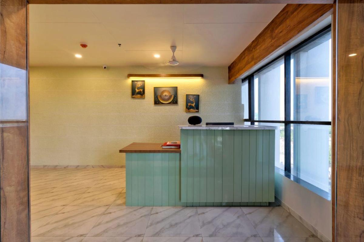 Hotel Royal 24 Amhedabad Dış mekan fotoğraf