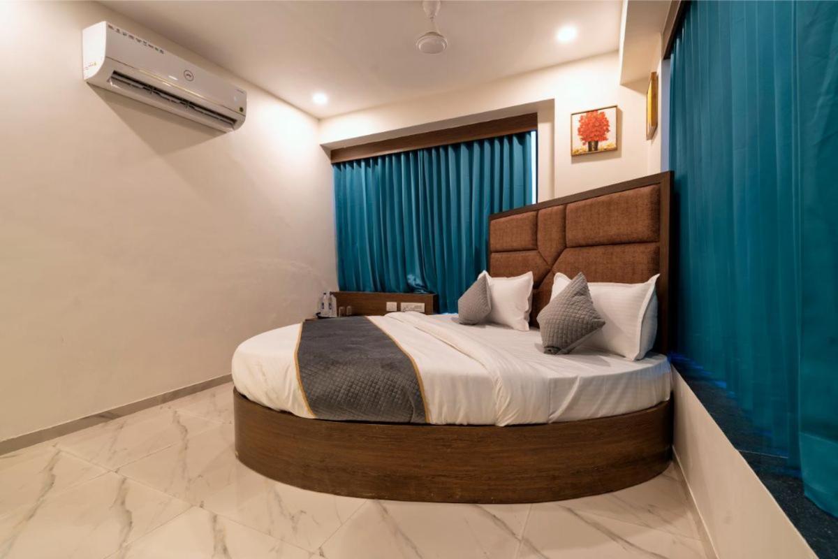 Hotel Royal 24 Amhedabad Dış mekan fotoğraf