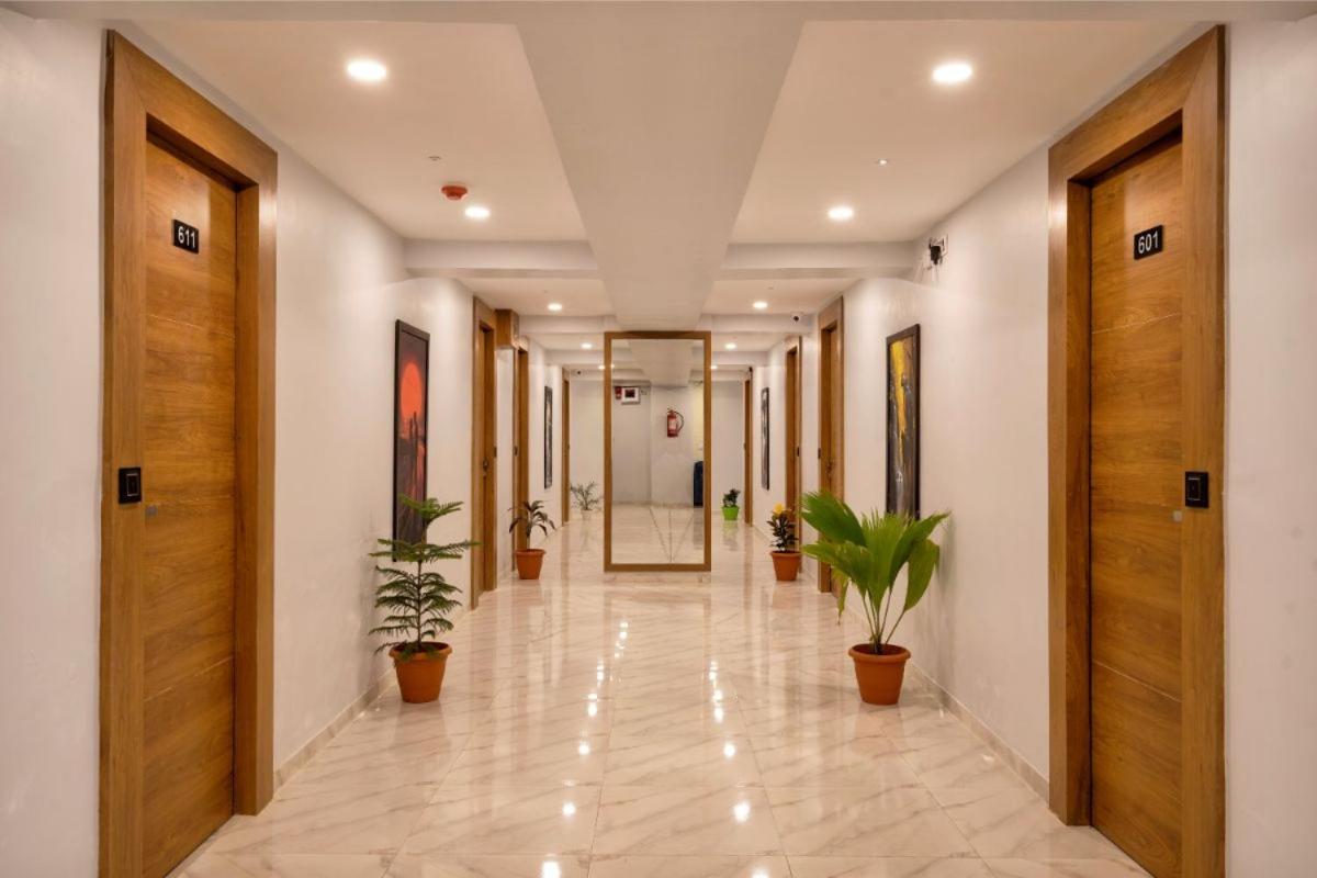 Hotel Royal 24 Amhedabad Dış mekan fotoğraf