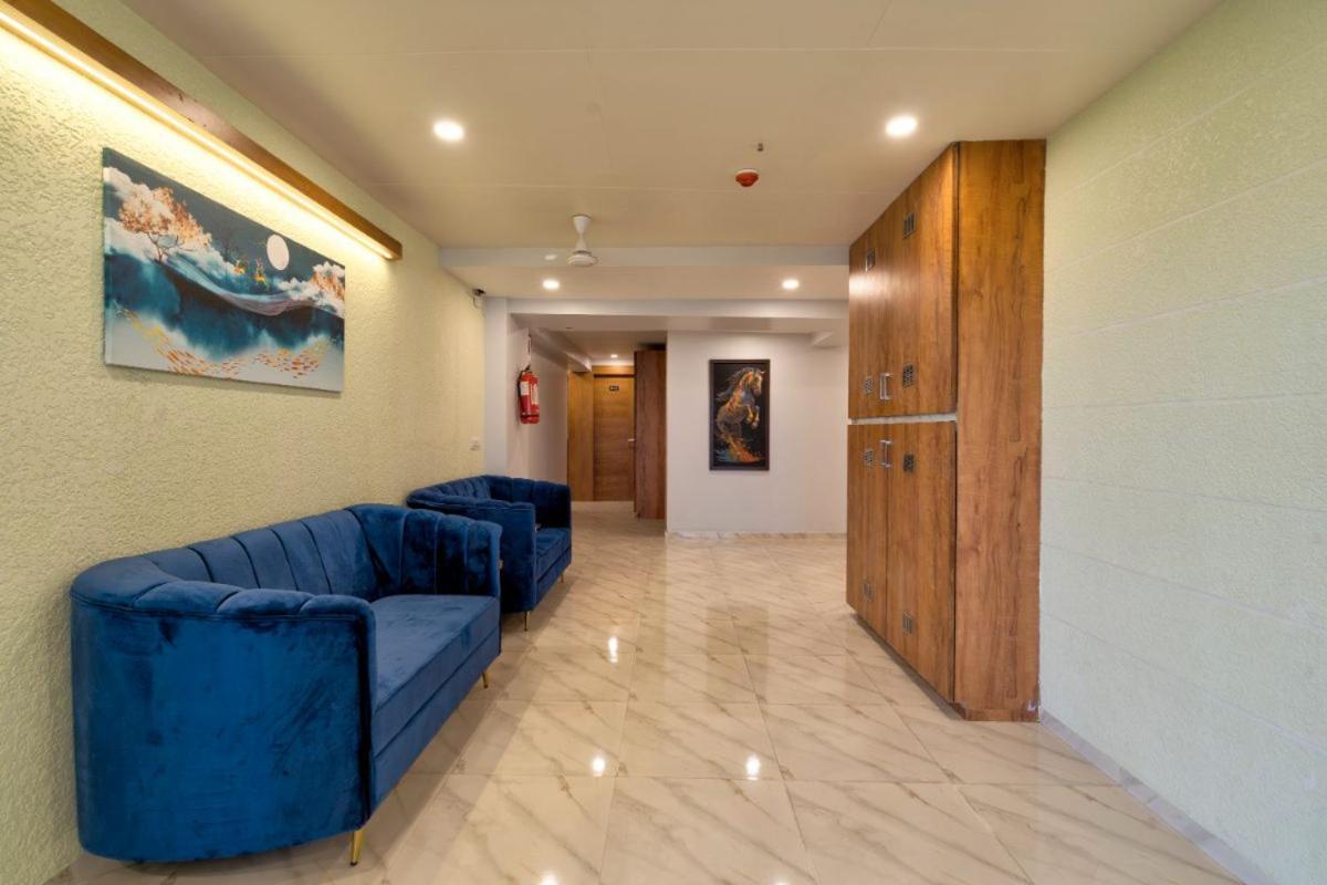 Hotel Royal 24 Amhedabad Dış mekan fotoğraf