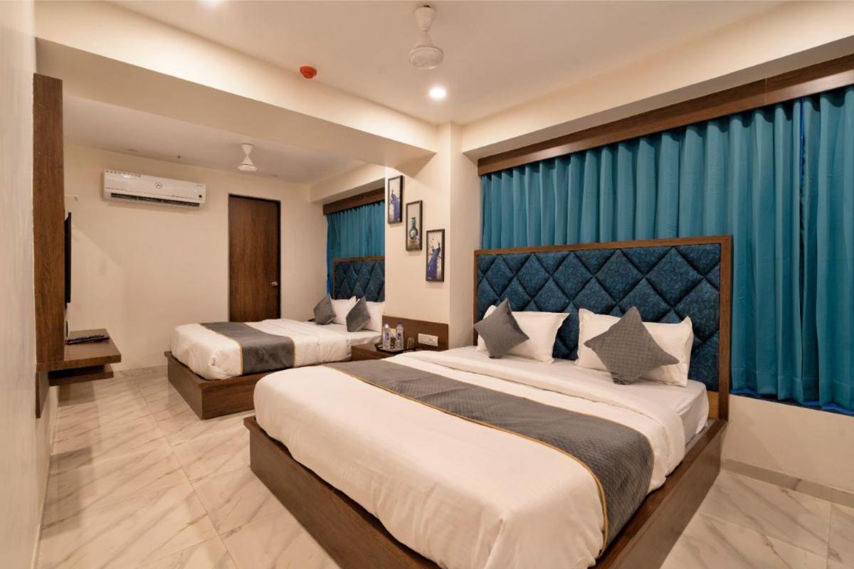 Hotel Royal 24 Amhedabad Dış mekan fotoğraf
