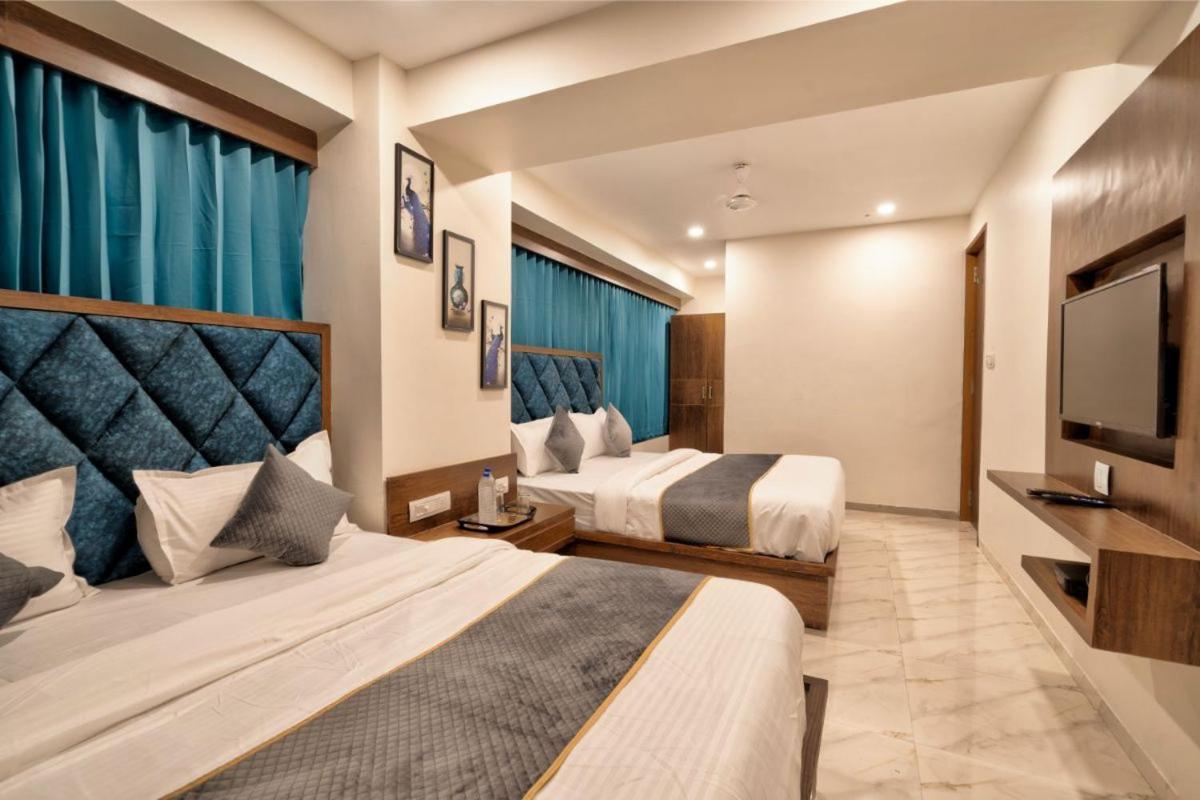 Hotel Royal 24 Amhedabad Dış mekan fotoğraf