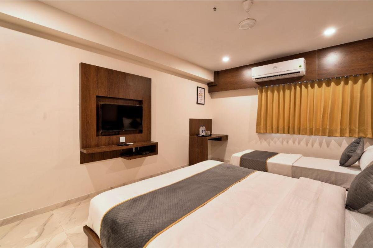 Hotel Royal 24 Amhedabad Dış mekan fotoğraf