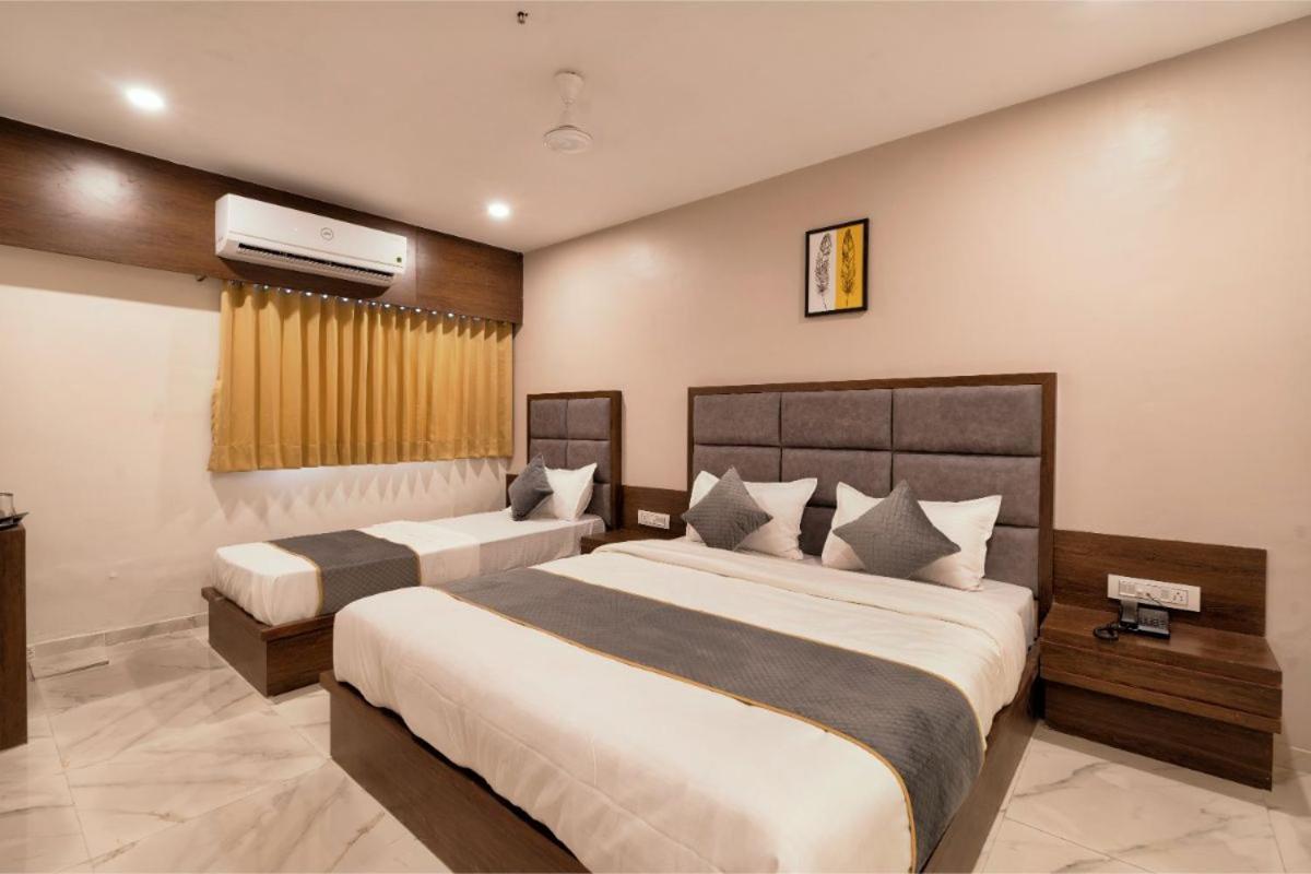 Hotel Royal 24 Amhedabad Dış mekan fotoğraf