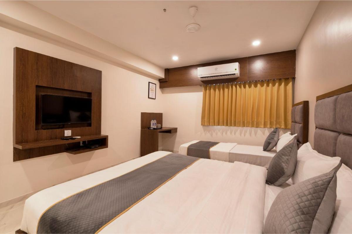 Hotel Royal 24 Amhedabad Dış mekan fotoğraf