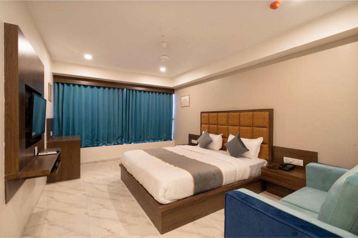Hotel Royal 24 Amhedabad Dış mekan fotoğraf