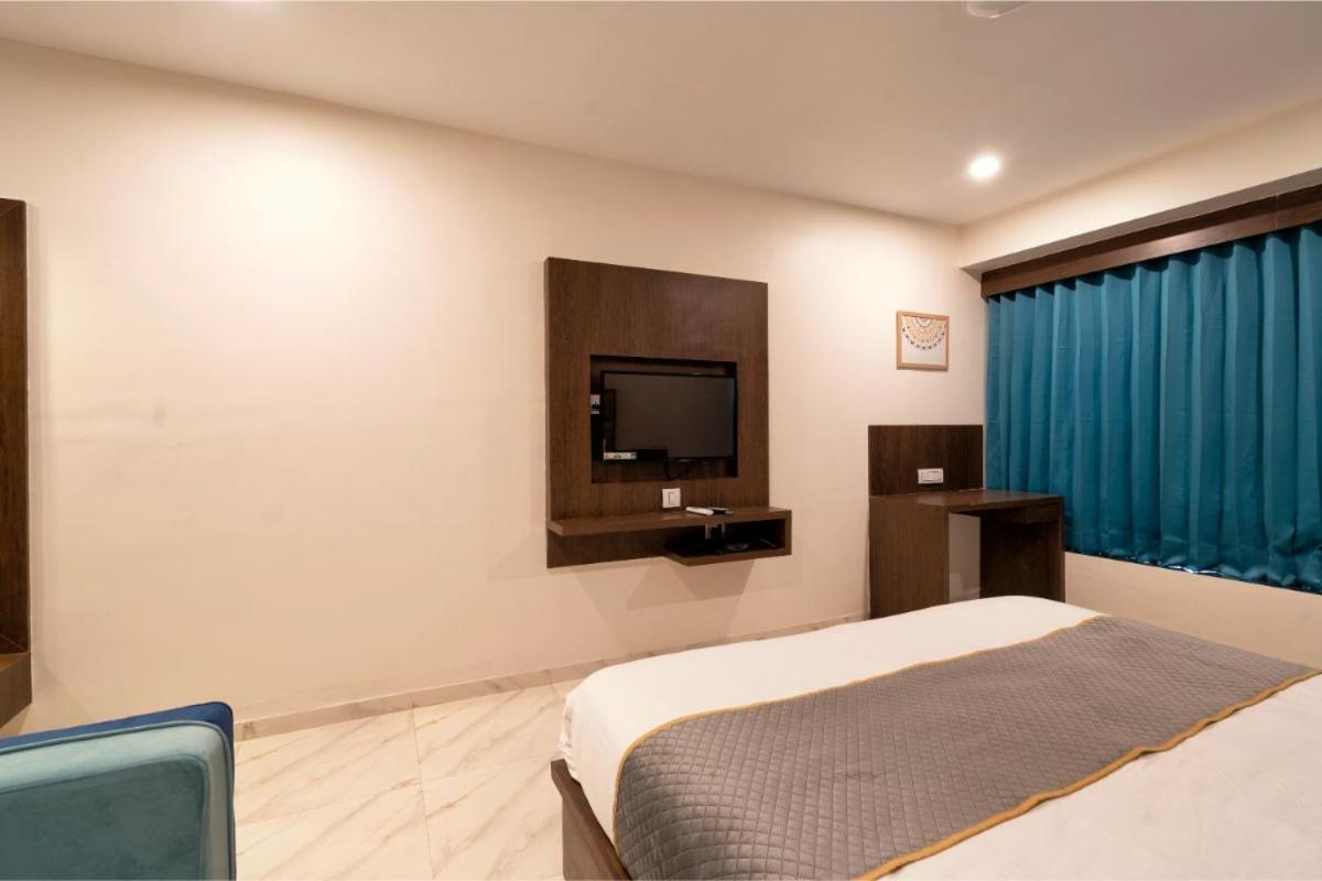 Hotel Royal 24 Amhedabad Dış mekan fotoğraf