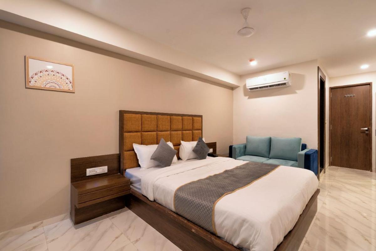 Hotel Royal 24 Amhedabad Dış mekan fotoğraf